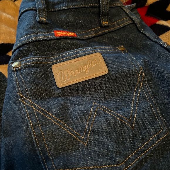 Wrangler Women's High Rise Slim Fit Cowboy Cut - 11 / 36 - Picture 5 of 5